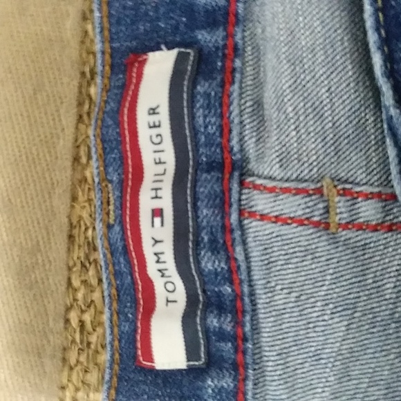 VINTAGE TOMMY HILLFIGER BLUE JEAN SHORTS. SIZE 38 - Picture 5 of 7